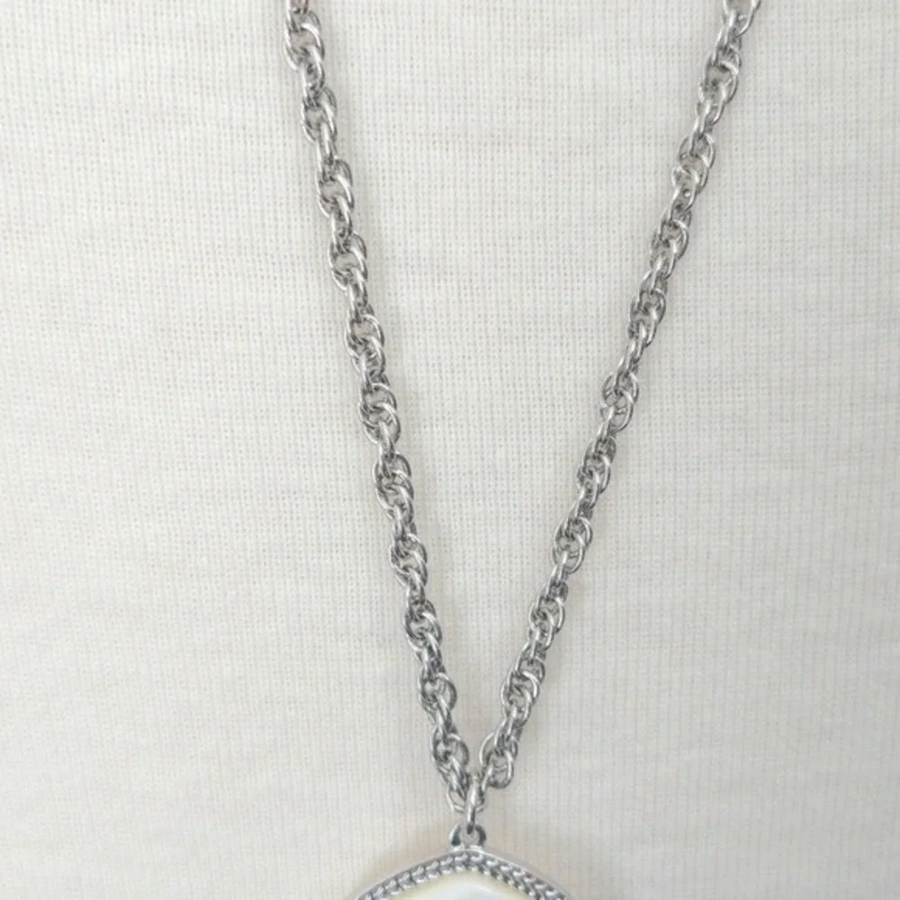 NWOT Kendra Scott White Marble Stone & Silver Tassel Rayne 32